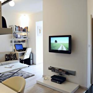 SMALL FLAT 01 1